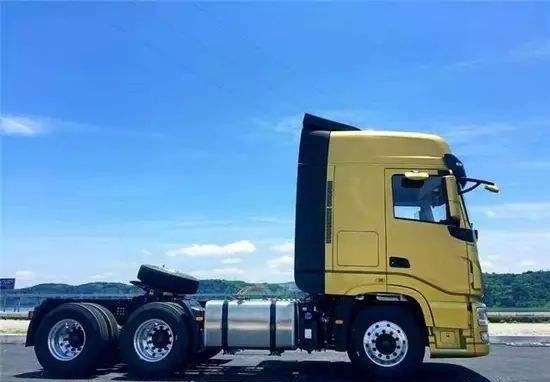 6x4 ড্রাইভ মোড ব্যবহৃত ট্রাক্টর ট্রাক DONGFENG ব্র্যান্ড ইউরো তৃতীয় নির্গমন স্ট্যান্ডার্ড