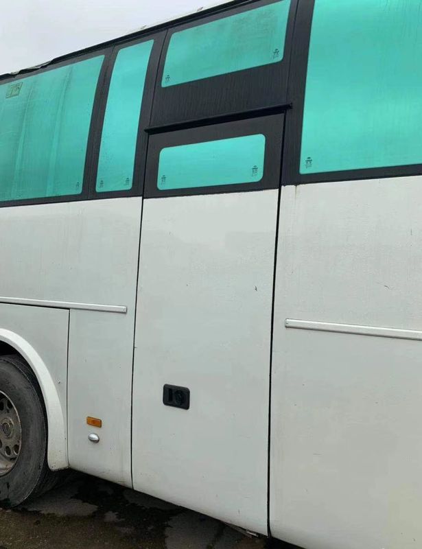 2013 বছর ডিজেল ব্যবহৃত Yutong বাস 58 আসন ZK 6110 হোয়াইট রঙ