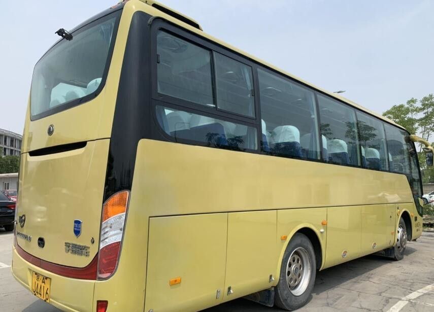 2017 বছরের ব্যবহৃত বাণিজ্যিক বাস / ZK6888 37 আসন ব্যবহৃত কোচ বাস 8774 মিমি বাসের দৈর্ঘ্য
