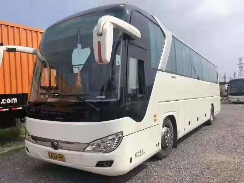 ইয়ুতং 6122 সিরিজ 55 আসন সেকেন্ড হ্যান্ড কোচ বাস ডিজেল এলএইচডি 2017 বছর সাদা রঙের বিলাসবহুল আসন স্বয়ংক্রিয় দরজা সহ
