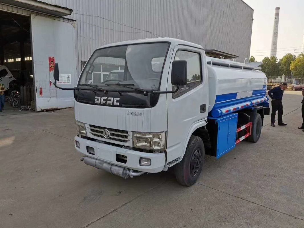 হালকা দায়িত্ব 4X2 5000L তেল জ্বালানী ট্যাঙ্ক ট্রাক 5 এম 3 তেল পুনর্নবীকরণ ট্রাক আইএসও শংসাপত্র