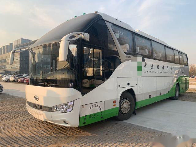 ব্যবহৃত কোচ বাস 50 সিট KLQ6122 ডাব্লুপি রিয়ার ইঞ্জিনের জন্য ব্যবহৃত হাইগার বাস