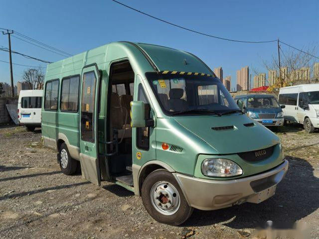 ব্যবহৃত মিনি বাস 17 সিট ব্র্যান্ড IVECO 2.8T ডিজেল ইঞ্জিন বৈদ্যুতিক গেট ইউরো III