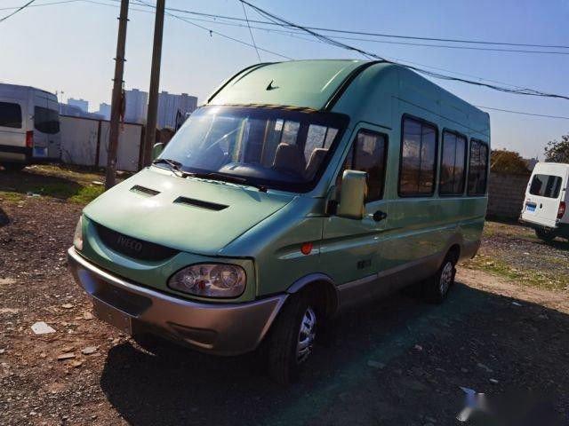 ব্যবহৃত মিনি বাস 17 সিট ব্র্যান্ড IVECO 2.8T ডিজেল ইঞ্জিন বৈদ্যুতিক গেট ইউরো III