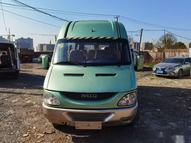 ব্যবহৃত মিনি বাস 17 সিট ব্র্যান্ড IVECO 2.8T ডিজেল ইঞ্জিন বৈদ্যুতিক গেট ইউরো III