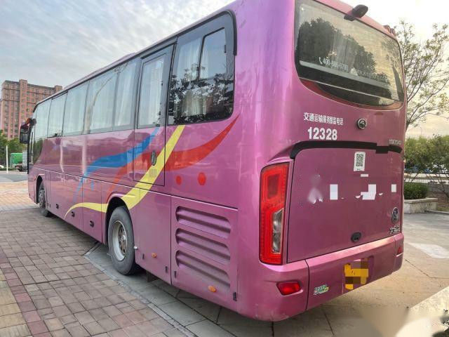 ব্যবহৃত ট্যুর বাস মডেল এক্সএমকিউ 6113 51 আসন ইস্পাত চ্যাসিস ইউচাই ইঞ্জিন ইউরো IV 270 কেডব্লিউ