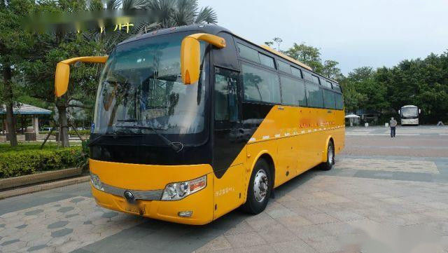 ইউটং বাস জেডকে 6107 49 আসন বাম স্টিয়ারিং এয়ারব্যাগ চ্যাসিস ইউচাই রিয়ার ইঞ্জিন লো কিলোমিটার