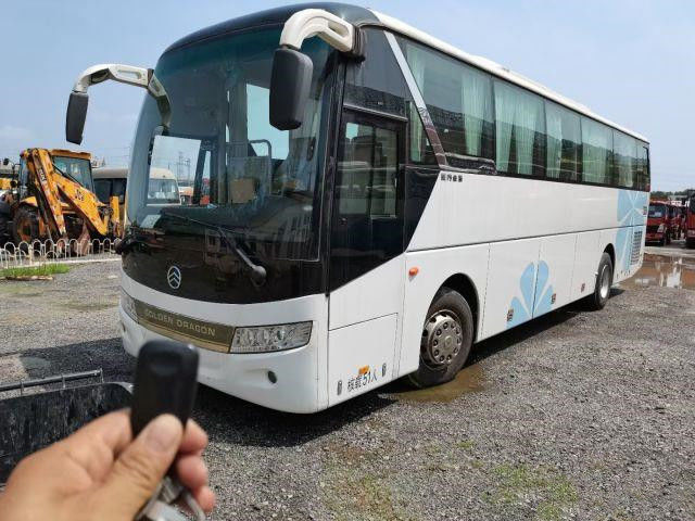 ব্যবহৃত গোল্ডেন ড্রাগন বাস এক্সএমএল 6113 জ 51 আসন ইস্পাত চ্যাসিস ব্যবহৃত ট্যুর বাস ইউচাই ইঞ্জিন 197kw ইউরো ভি
