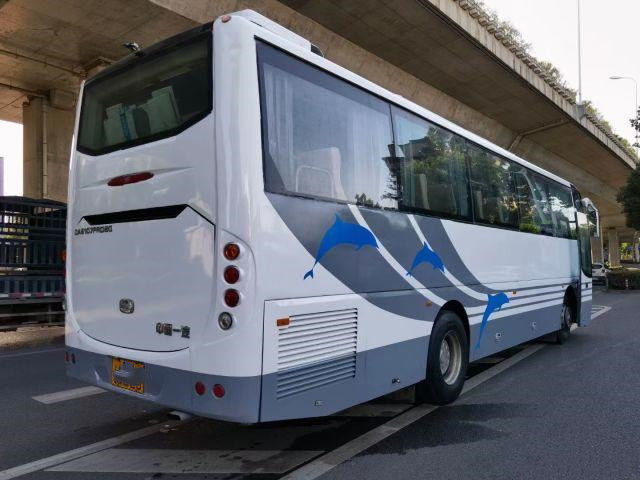 ফাও বাস এবং কোচ AC6107 ব্যবহৃত কোচ বাস 46 সিট CA6 ইঞ্জিন 162kw নিম্ন কিলোমিটার