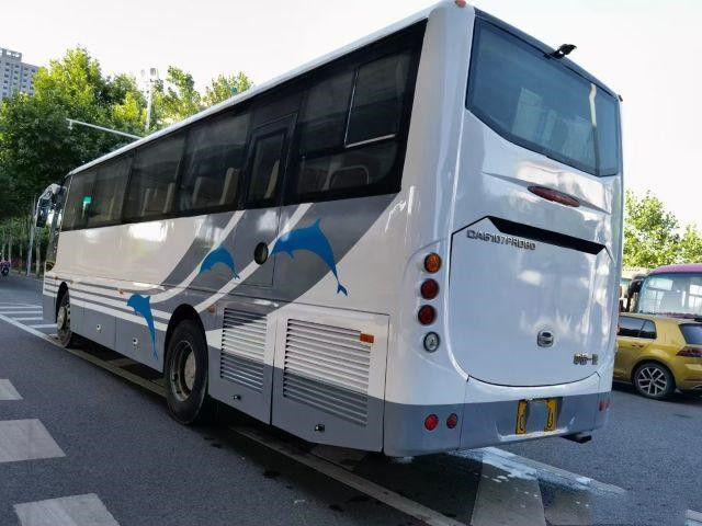 ফাও বাস এবং কোচ AC6107 ব্যবহৃত কোচ বাস 46 সিট CA6 ইঞ্জিন 162kw নিম্ন কিলোমিটার