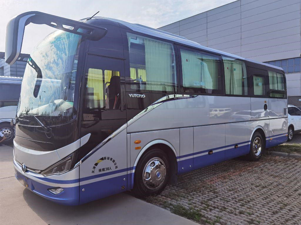সেকেন্ড হ্যান্ড বাস Yutong ZK6907 লাক্সারি কোচ গ্যাসোলিন ইঞ্জিন চায়না ইলেকট্রিক বাস টিভি সহ