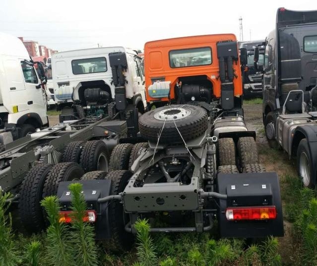 একেবারে নতুন HOWO 371HP ট্রাক্টর ট্রাক 6x4 ড্রাইভ মোড ট্রাক্টর ট্রাক