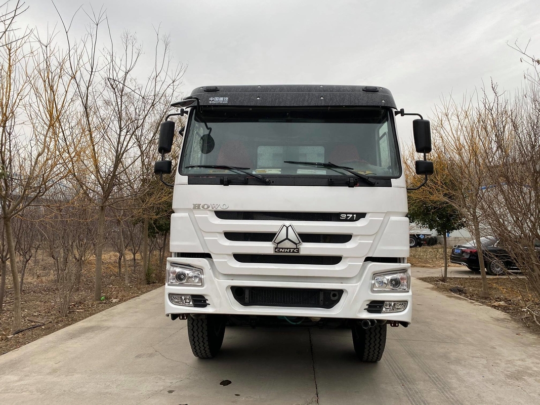 ব্যবহৃত Sinotruk Howo 317Hp ইউরো 2 ম্যানুয়াল 4X2 6X4 8X4 ডিজেল হেড ট্রাক্টর ট্রাক