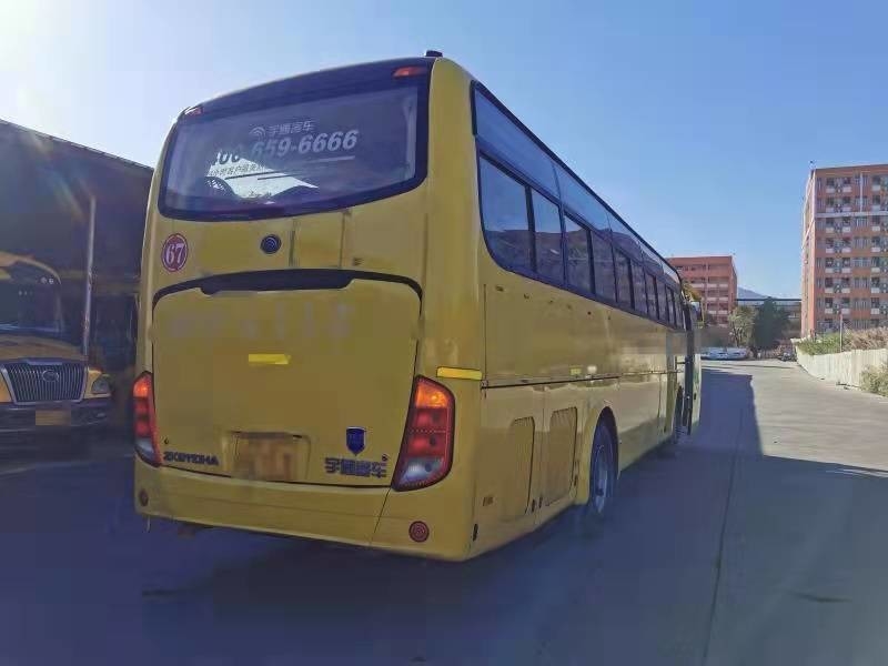 60 আসন 2013 বছরের ব্যবহৃত বাস Zk6110 পিছনের ইঞ্জিন Yutong ব্যবহৃত কোচ কোম্পানি কমিউটার বাস