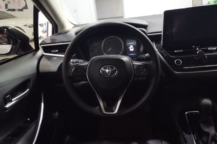 করোলা 2021 1.2T S-CVT পাইওনিয়ার 5 সিটের সাদা রঙের সাথে করোলা কার ইলেকটিক যান