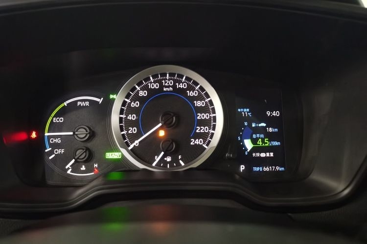 করোলা 2021 1.2T S-CVT পাইওনিয়ার 5 সিটের সাদা রঙের সাথে করোলা কার ইলেকটিক যান
