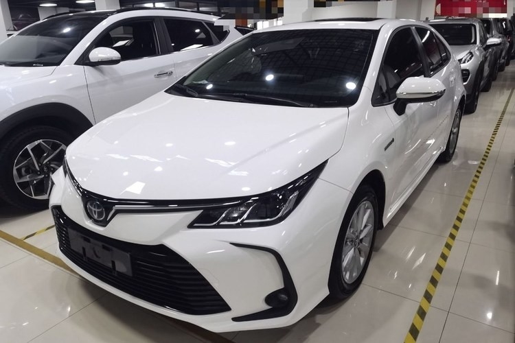 করোলা 2021 1.2T S-CVT পাইওনিয়ার 5 সিটের সাদা রঙের সাথে করোলা কার ইলেকটিক যান