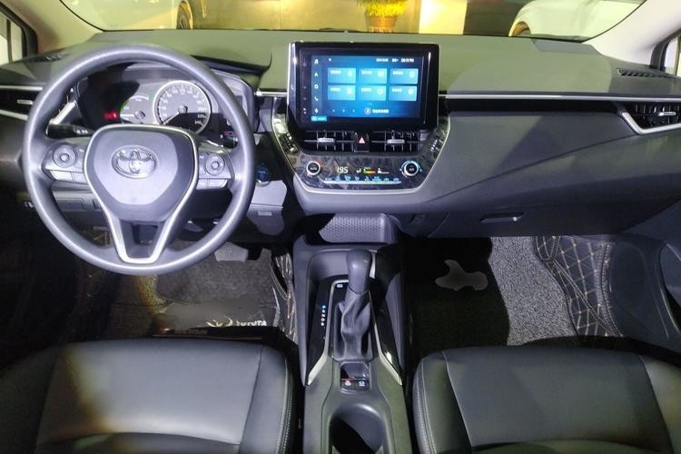 করোলা 20191.2T S-CVT পাইওনিয়ার 5 সিট সাদা রঙের 4 দরজার সেডান কারের সাথে করোলা কার নতুন এনার্জি ভেহিকল