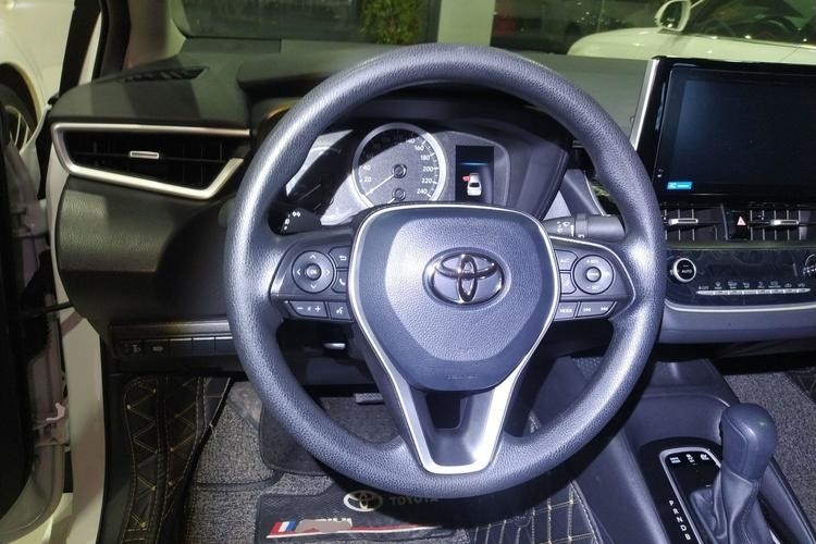 করোলা 20191.2T S-CVT পাইওনিয়ার 5 সিট সাদা রঙের 4 দরজার সেডান কারের সাথে করোলা কার নতুন এনার্জি ভেহিকল
