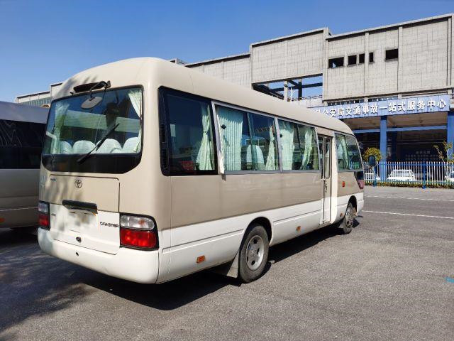Toyota Coaster Used Bus with full Equipment 20 সীট ব্যবহৃত মিনি বাস 2012 সালে Sliding Window Gasoline Munual Bus