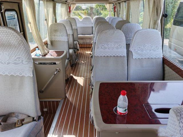 Toyota Coaster Used Bus with full Equipment 20 সীট ব্যবহৃত মিনি বাস 2012 সালে Sliding Window Gasoline Munual Bus