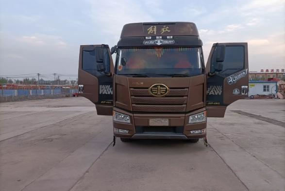 FAW J6P ট্রাক্টর ট্রাক 6*4 Xichai ইঞ্জিন 460hp ব্যবহৃত হর্স ট্রাক LHD/RHD