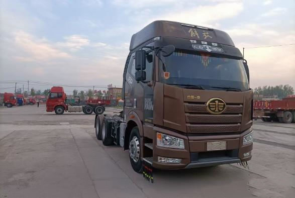 FAW J6P ট্রাক্টর ট্রাক 6*4 Xichai ইঞ্জিন 460hp ব্যবহৃত হর্স ট্রাক LHD/RHD