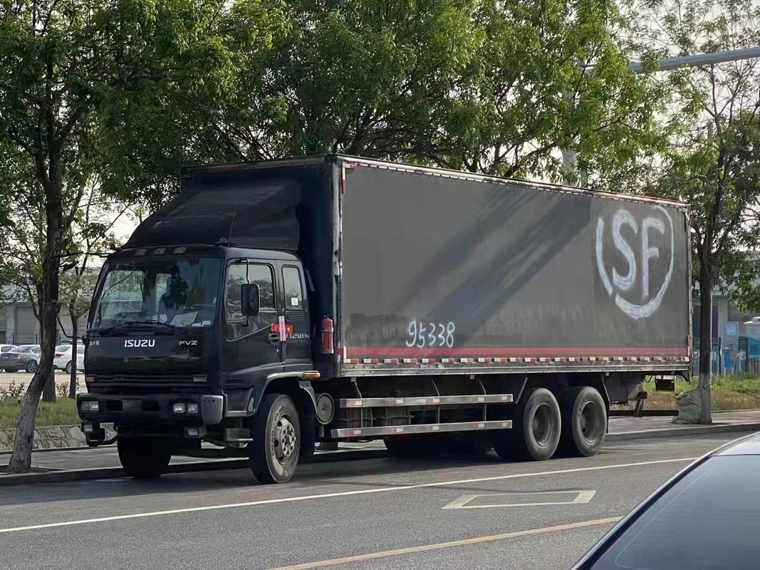 ISUZU কার্গো ট্রাক সেকেন্ড হ্যান্ড বক্স টাইপ ট্রাক ফাস্ট গিয়ারবক্স 9.6 মি দৈর্ঘ্য